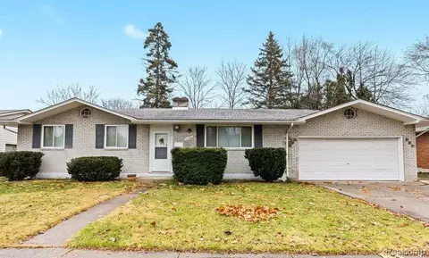 36258 Ledgestone St, Clinton Township, MI 48035