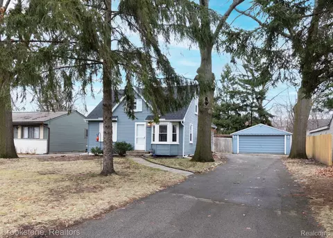 1760 Westwood Dr, Troy, MI 48083