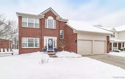 6060 Cheshire Park Dr, Clarkston, MI 48346