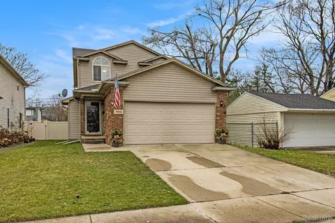 7950 Syracuse St, Taylor, MI 48180