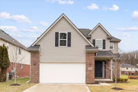 24638 Pembrooke Dr, Southfield, MI 48033