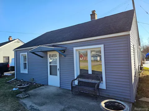 2928 Tes Dr, Highland, MI 48356