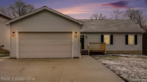 435 Newton Dr, Lake Orion, MI 48362