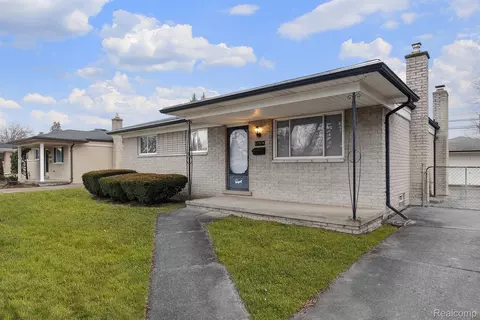 27514 Liberty Dr, Warren, MI 48092
