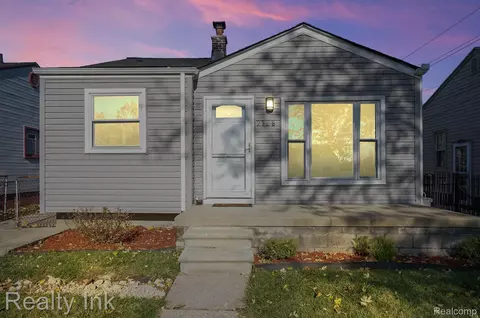 2158 Progress Ave, Lincoln Park, MI 48146