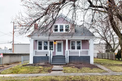 17372 Kershaw St, Roseville, MI 48066