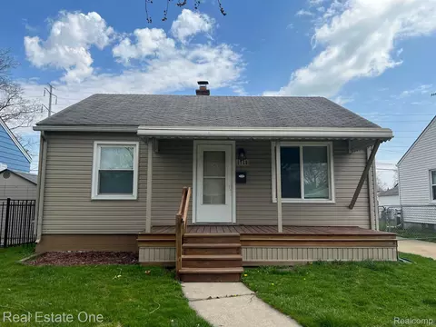 1715 10th St, Wyandotte, MI 48192