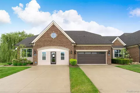 21172 Lilac Ln #158, Clinton Township, MI 48036