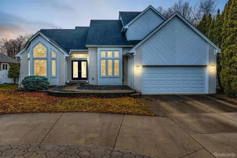 14642 Emerson Dr, Sterling Heights, MI 48312