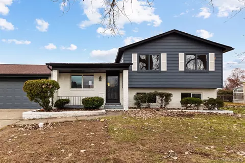 33851 Floyd St, Clinton Township, MI 48035