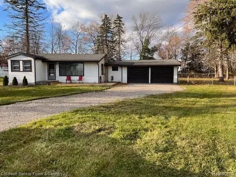 57670 Pontiac Trl, Lyon, MI 48165
