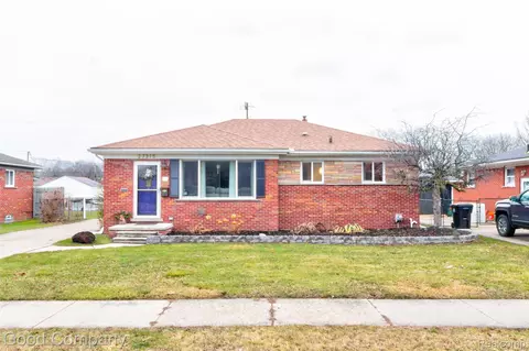 27315 Groveland St, Roseville, MI 48066