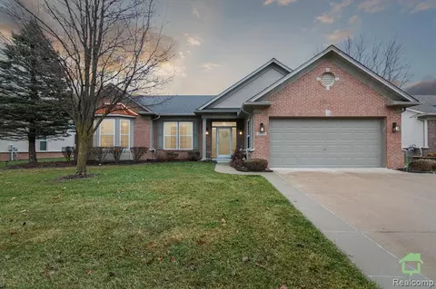 24965 Grand Traverse Ave, Flat Rock, MI 48134