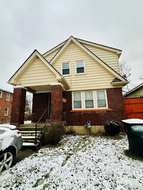 9252 Ward St, Detroit, MI 48228