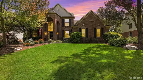 4153 Holly Ln, Rochester, MI 48306