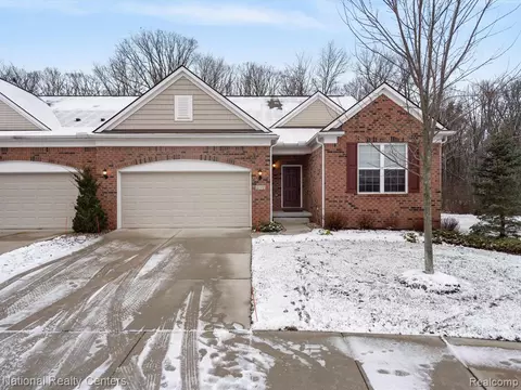 2386 Monte Vis, Lake Orion, MI 48360