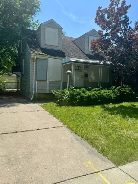 18728 Kingsville St, Harper Woods, MI 48225