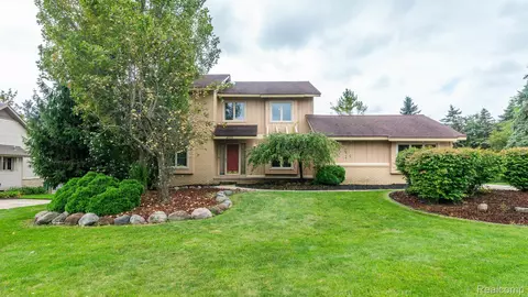 4053 Drexel Dr, Troy, MI 48098