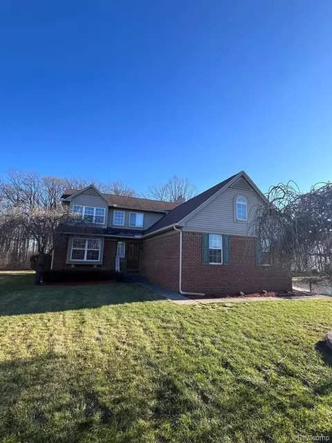 42811 Maude Ct, Belleville, MI 48111