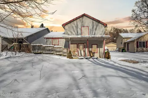 590 Alberta St, Auburn Hills, MI 48326