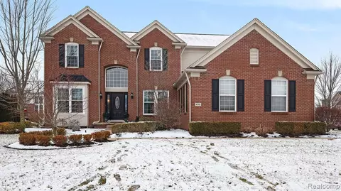 4702 Middlebury Dr, Lake Orion, MI 48359