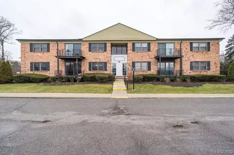 30080 Wildbrook Dr #101, Southfield, MI 48034