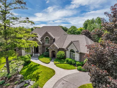 8325 Cotswold Ln, Springfield, MI 48348