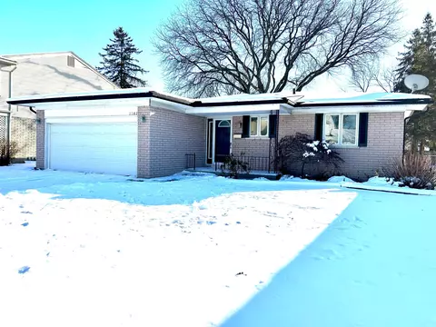 1182 Winthrop Dr, Troy, MI 48083