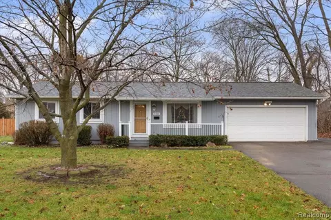 5414 Carroll Lake Rd, Commerce Twp, MI 48382