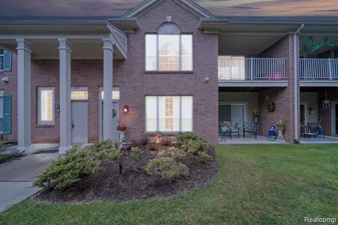 2203 Saratoga Blvd, Walled Lake, MI 48390