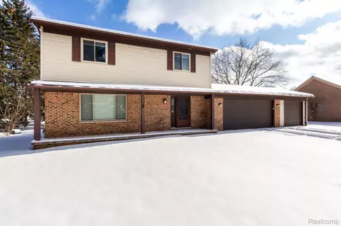 1503 Huntwood Park Dr, West Bloomfield, MI 48324