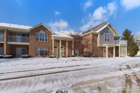 521 Mulberry St, Wyandotte, MI 48192