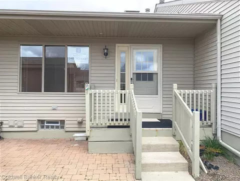 62351 Arlington Cir #2, South Lyon, MI 48178