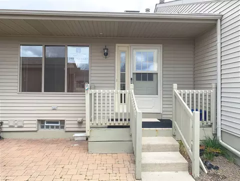 62351 Arlington Circle 2 111 #2, South Lyon, MI 48178