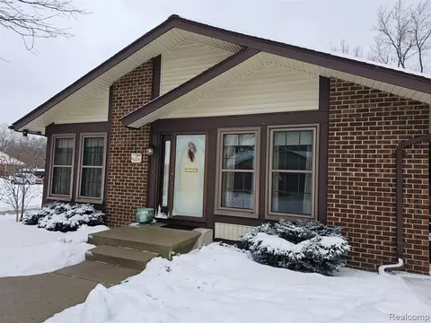 40542 Newport Dr, Plymouth, MI 48170