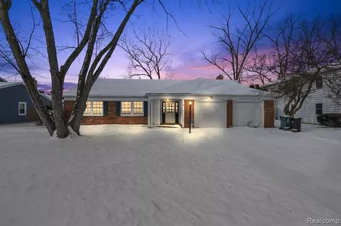 4565 Mill Pond Dr, Troy, MI 48085