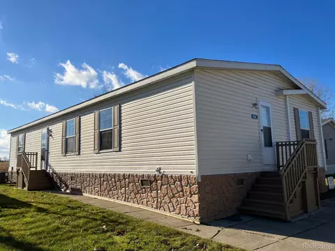 540 E Pond View Dr, Morrice, MI 48857