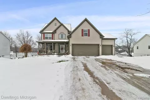 388 Cloverview Ln, Howell, MI 48843