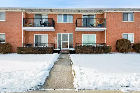 32075 Beaconsfield St #30, Roseville, MI 48066
