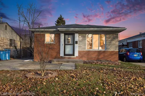 8416 Robindale Ave, Dearborn Heights, MI 48127