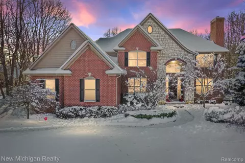 6235 Windstone Cir, Springfield, MI 48346
