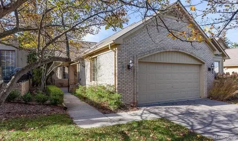 6196 Celeste Rd, West Bloomfield, MI 48322