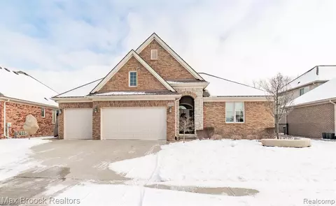 55222 Hidden River Dr, Macomb, MI 48042