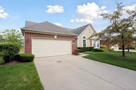 40627 Lenox Park Dr, Novi, MI 48377