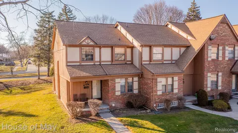28601 Regent N, Southfield, MI 48076