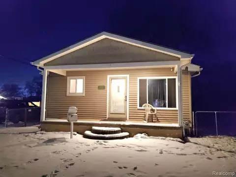 6788 Syracuse St, Taylor, MI 48180