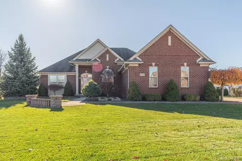 27271 Jessica Ln, Brownstown, MI 48134