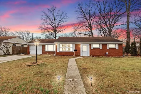 6024 Syracuse St, Taylor, MI 48180