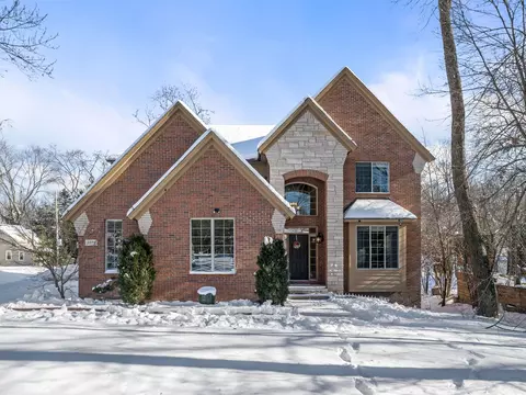 3555 Shady Beach Blvd, Orchard Lake Village, MI 48324
