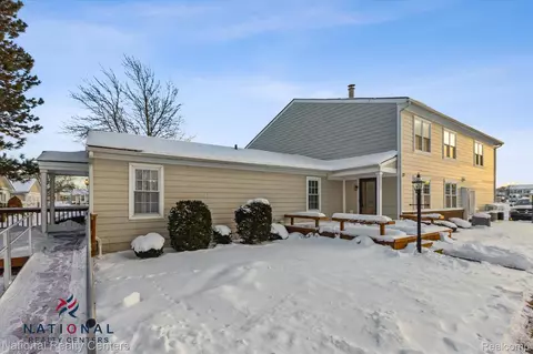 39867 Village Wood Ln 20 Ln, Novi, MI 48375